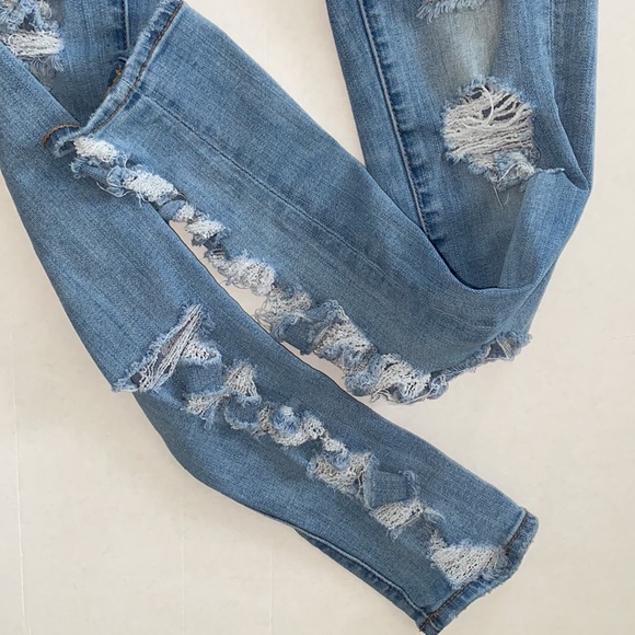 American Eagle Destroyed Jeggings - Picture 3 of 8